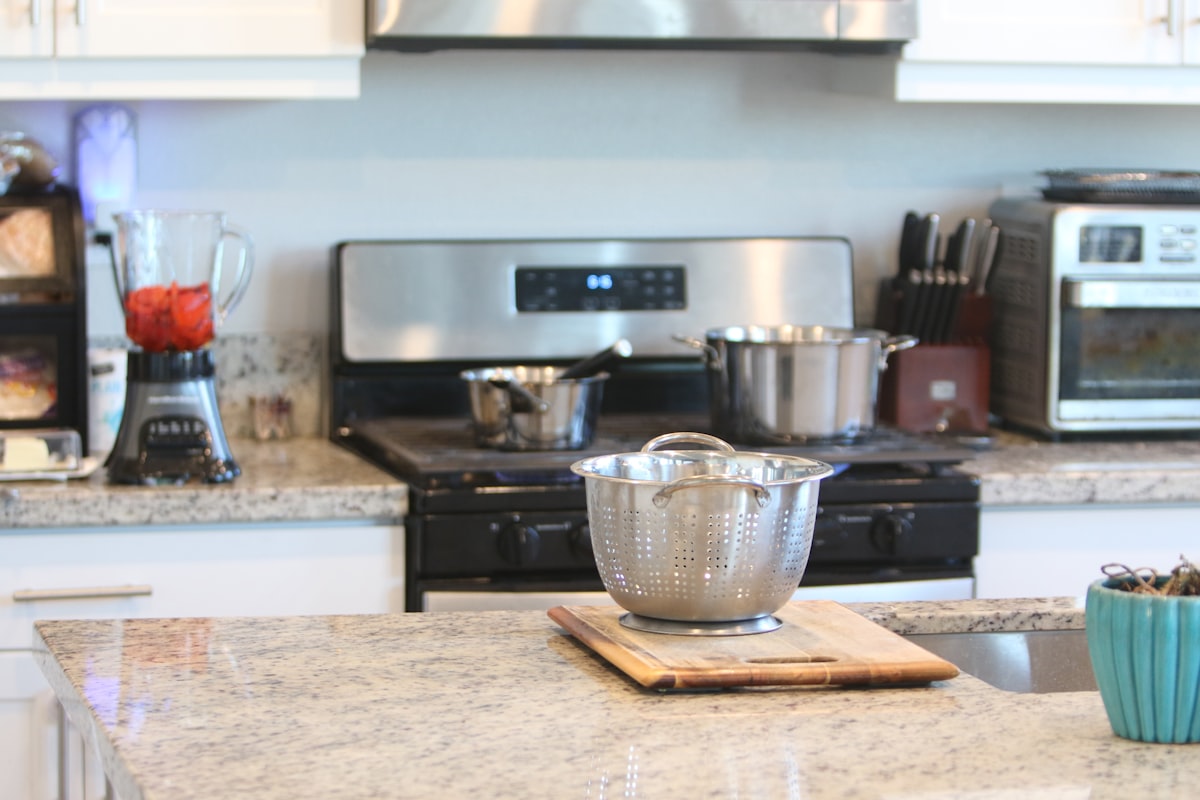 Fresh herbs and spices for low sodium seasoning